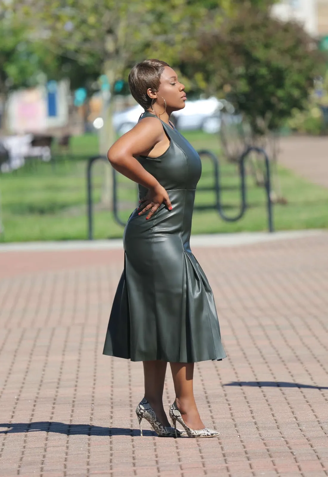 Layne | En Saison Pleated Midi Dress